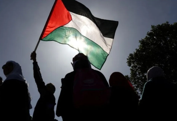 李嘉诚的跟斗，翻不出手掌心！