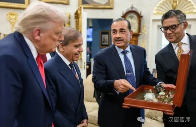 东西通吃左右逢源，双料游戏玩到没谁了？