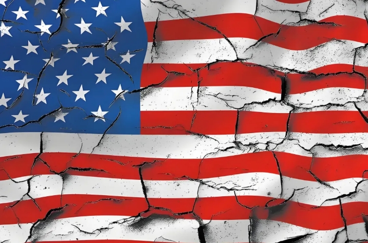 美国，被逼到了墙角！