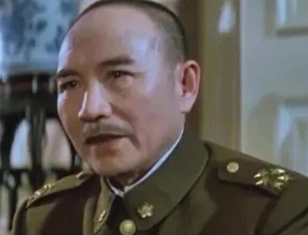 用百姓的黄金，给自己还债！