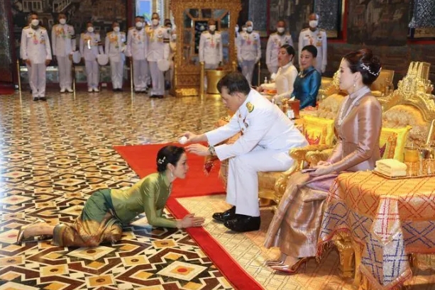 泰王来了，他在破除一个魔咒！