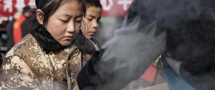 把人当人，就没有“斩杀线”！