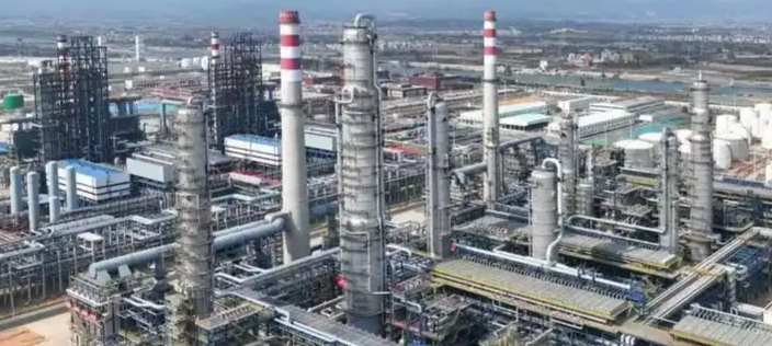 美入侵委内瑞拉，中国损失大吗？我们该如何应对？