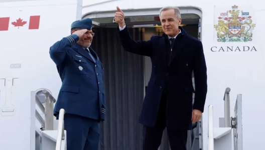 被逼到墙角，卡尼送来一份“厚礼”！