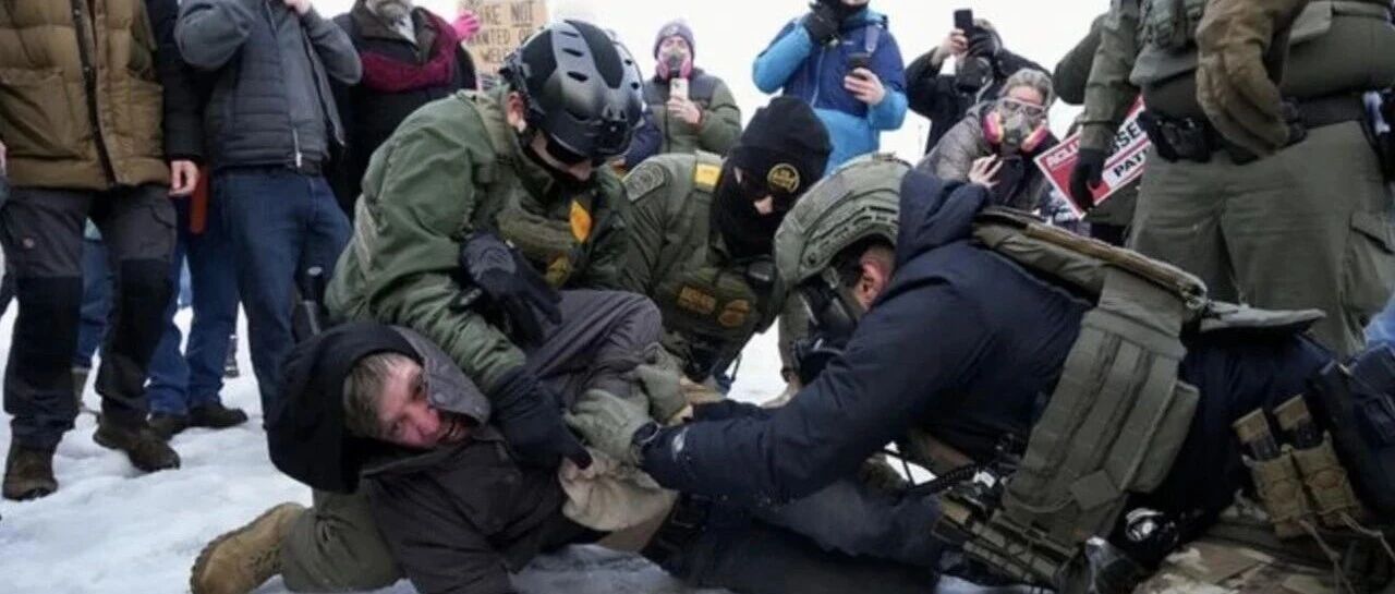 权力野草-特朗普的私兵！