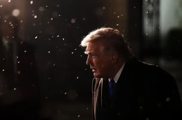 特朗普痛下杀手，日本遭遇混合双打，已经离死不远了！