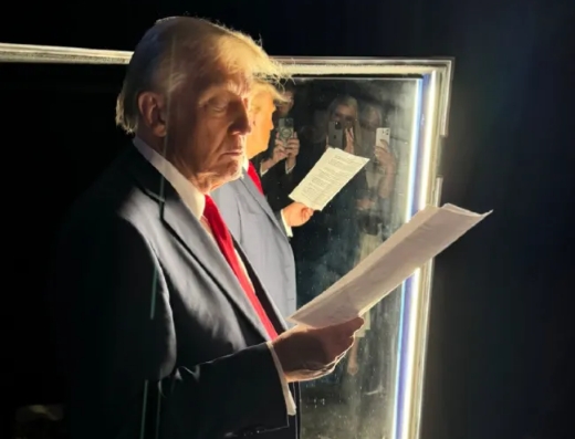 特朗普后院起火，全乱套了，伊朗最危险时刻也要到了！