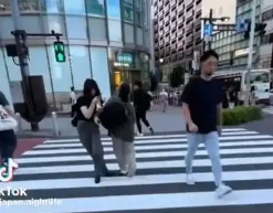 刚刚，我驻日使馆再次点名，“撞人族”到底是什么鬼？